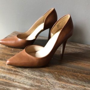 High heels, pointed toe